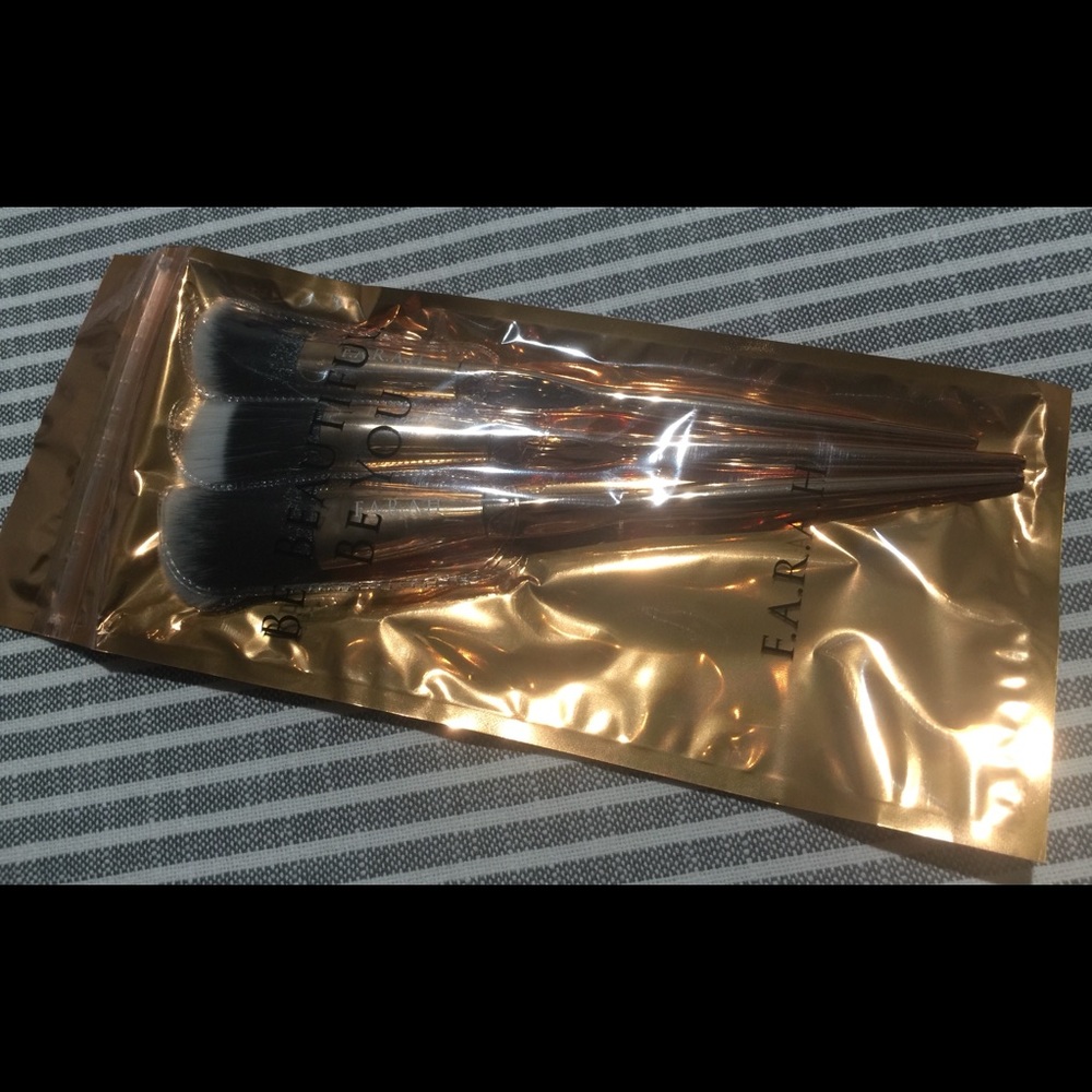 BNIB F.A.R.A.H. Gold Face Brush Trio